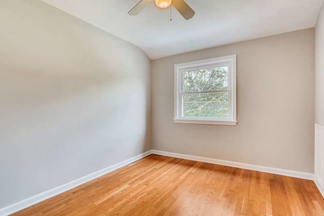 Building Photo - 902 Middlesex Rd