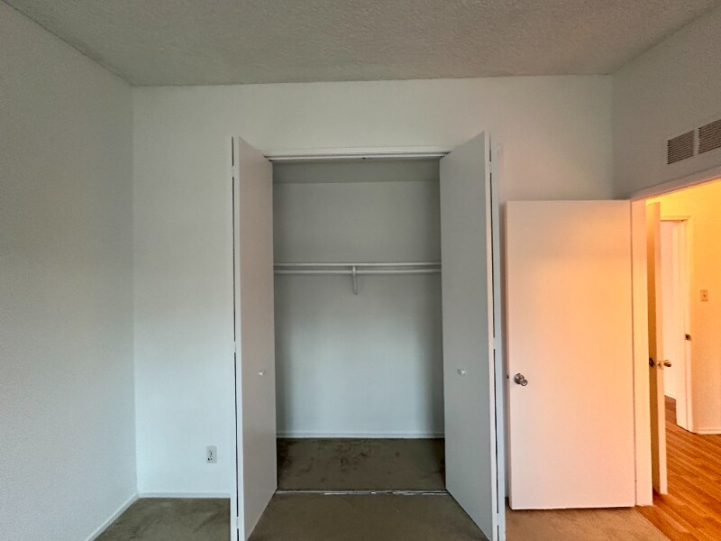 Building Photo - 10676 Missouri Ave