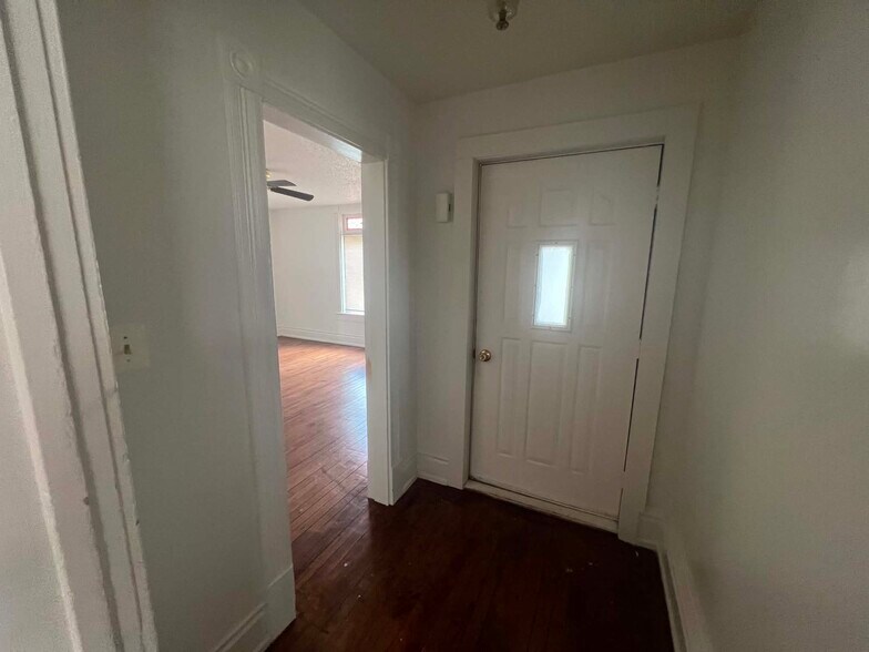Building Photo - 701 Litchfield St