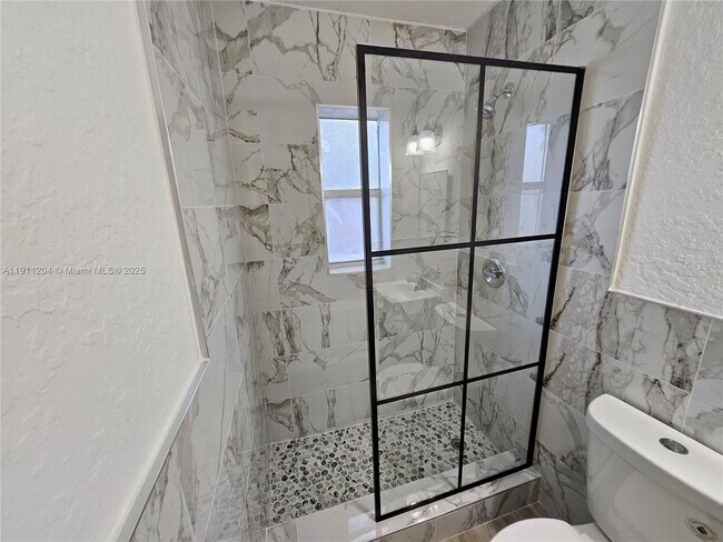 Building Photo - 118 NW 8th Ave