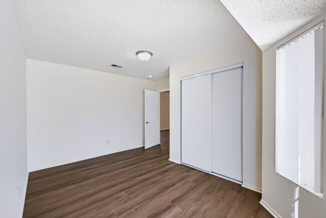 Building Photo - 26214 Lazy Creek Rd