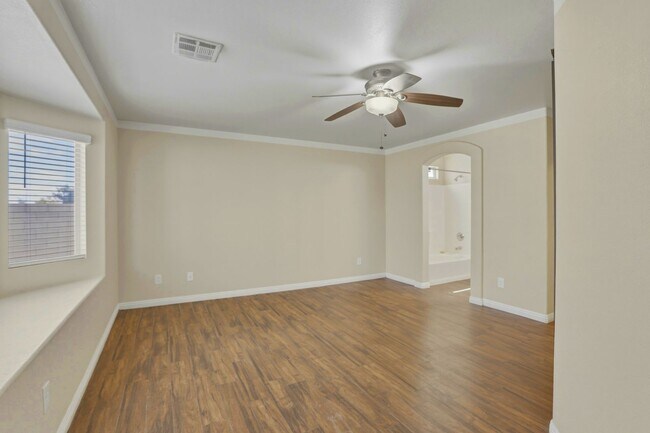 Building Photo - 4 Bedroom Home with Oversized Yard & RV Parking!