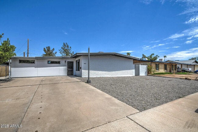 Building Photo - 1612 E Gaylon Dr