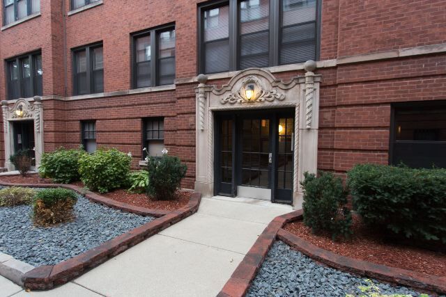 Building Photo - 3522 N Racine Ave