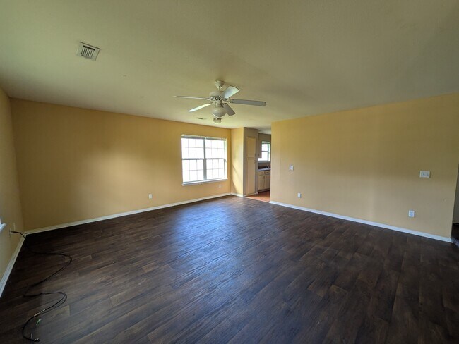 Building Photo - 1420 Azalea Dr