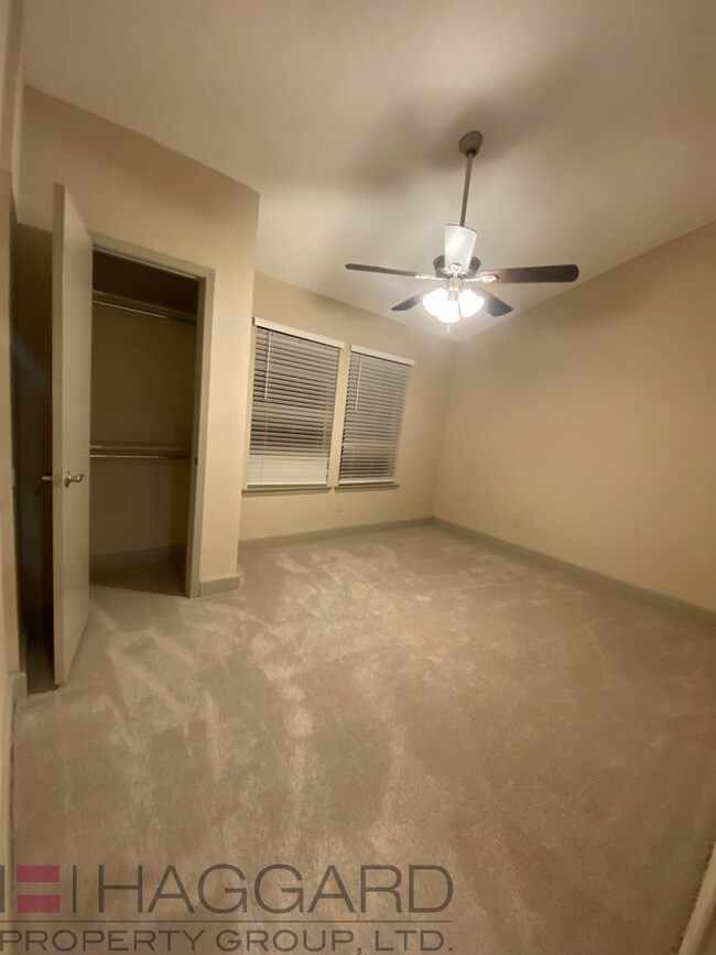 Building Photo - 3 bedroom 2 bathrooms