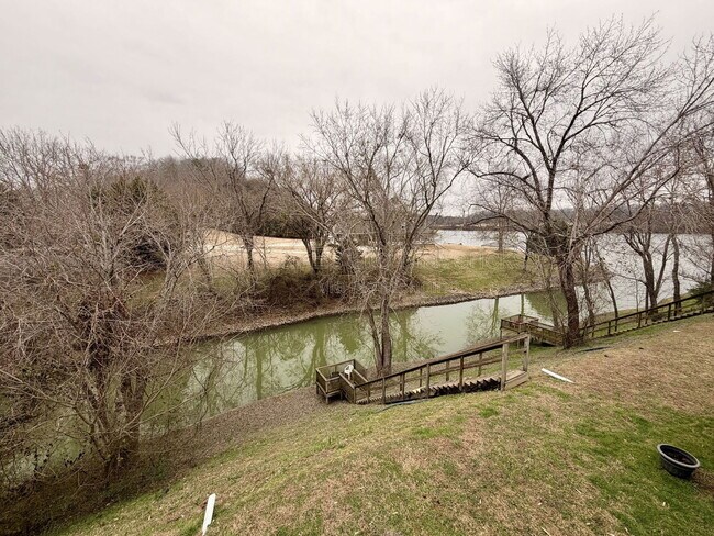 Building Photo - 3190 Waterfront Dr