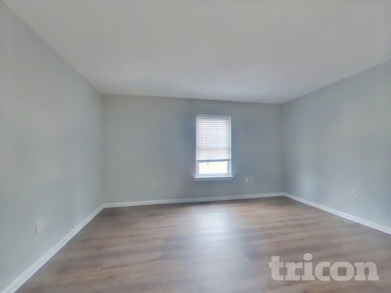 Building Photo - 1010 Allward Dr