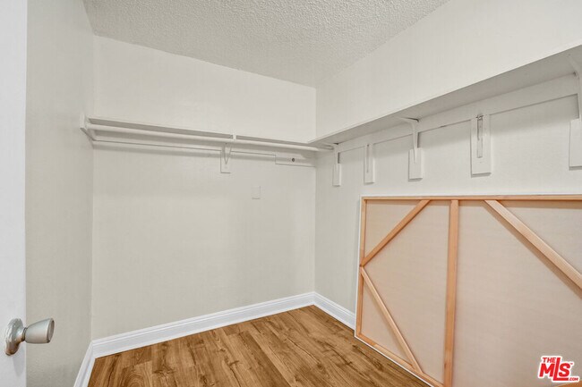 Building Photo - 18620 Hatteras St