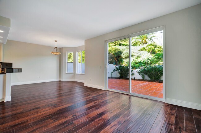 Building Photo - 6463 Zuma View Pl