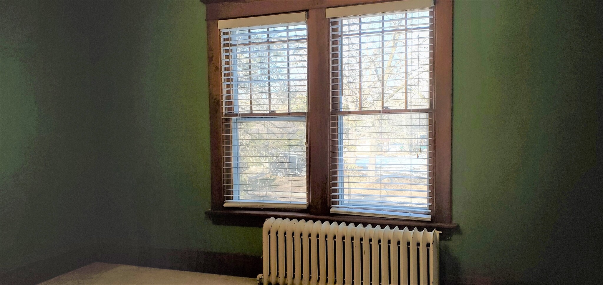 Building Photo - 332 E 5th St