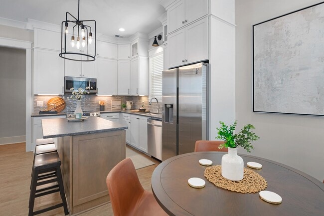 Building Photo - 1705 Double Oak Trl