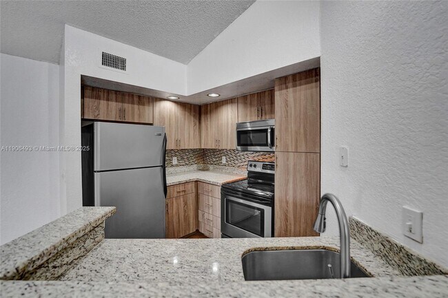 Building Photo - 417 Vista Isles Dr