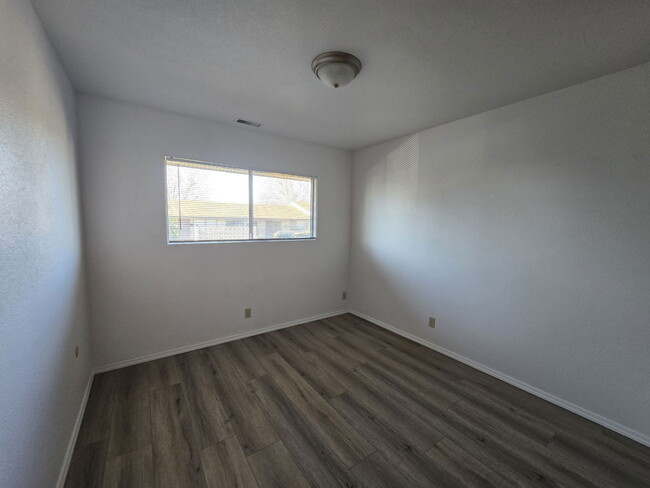 Building Photo - 873 NE Alameda Ave