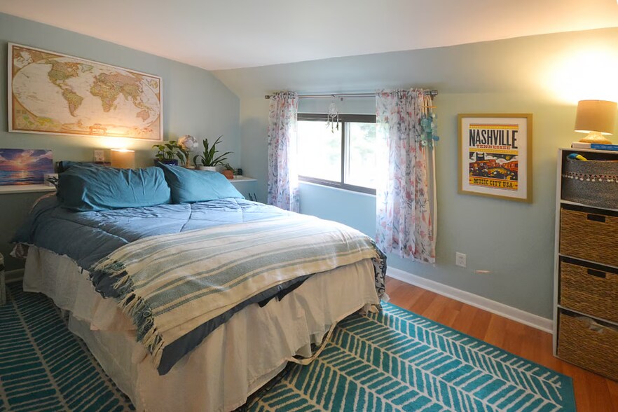 Bedroom with full bed - second floor - 318 Sterling St