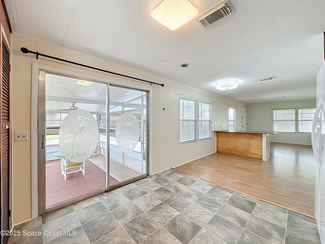 Building Photo - 568 Jennifer Cir
