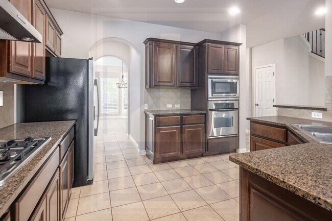 Building Photo - 2702 Lovett Ln