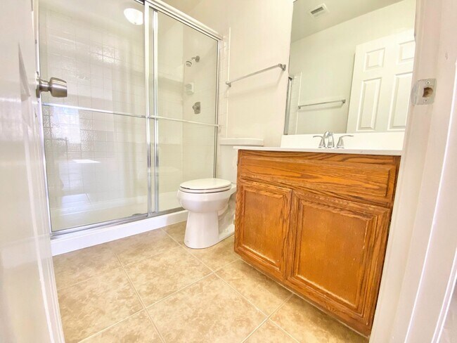 Building Photo - BEAUTIFUL 2 BED 2 BATH SECOND FLOOR CENTRAL LAS VEGAS CONDO