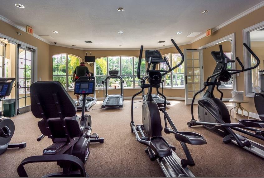 Building Photo - 5080 Fairways Cir