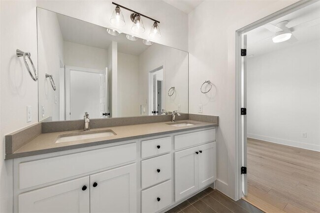 Building Photo - 304 East Dr