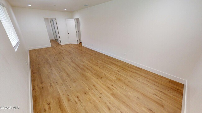 Building Photo - 936 Calle Pensamiento