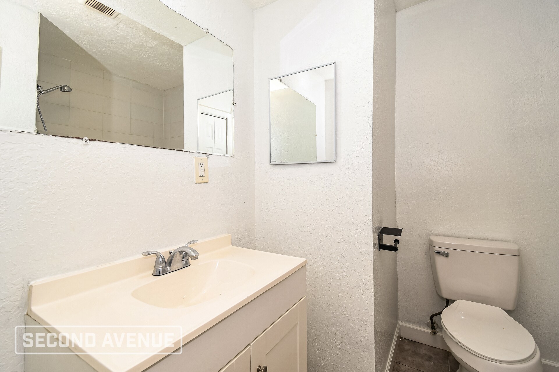 Building Photo - 1585 W 16th St