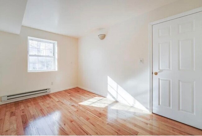 Building Photo - 283 Winfield Ave