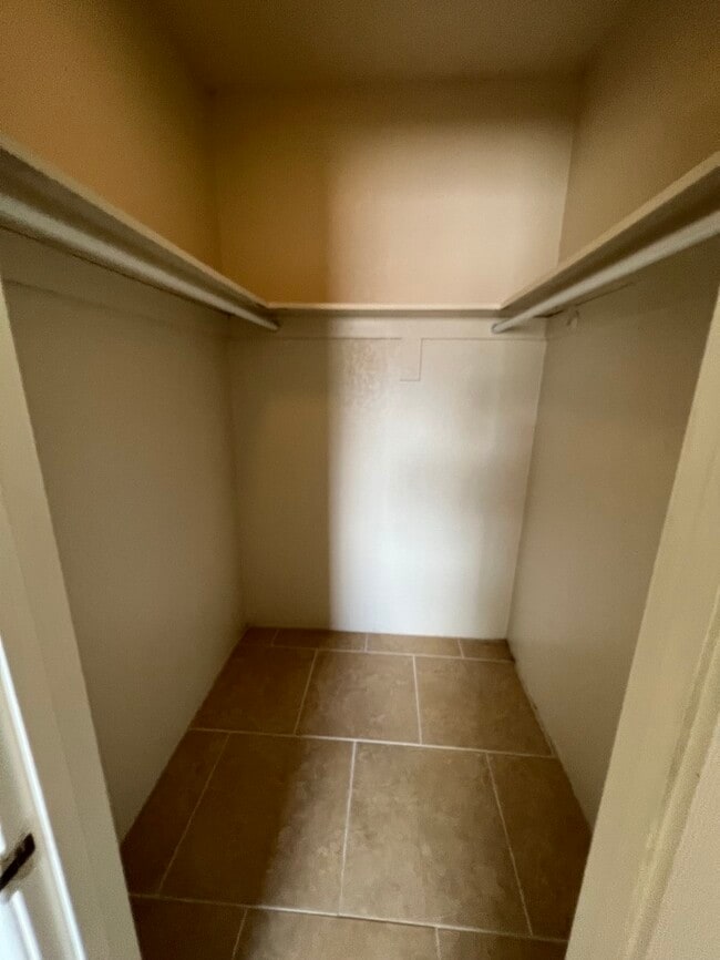 Building Photo - Townhome For Rente