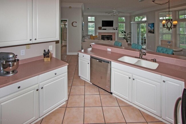 Building Photo - 137 Deer Cove Dr