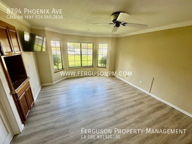 Building Photo - 8794 Phoenix Ave