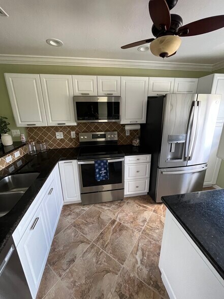Kitchen - 1706 Bikini Ct