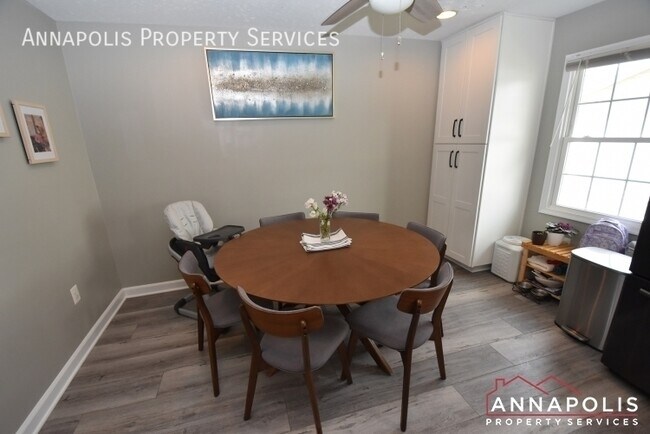 Building Photo - 2500 Symphony Ln