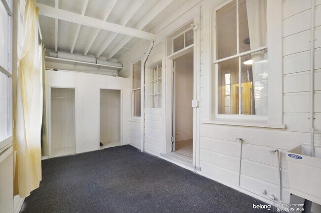 Building Photo - 1618 Grove St