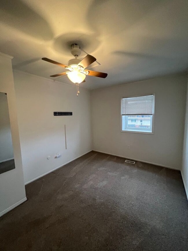 Building Photo - Beautiful 3 Bedroom House