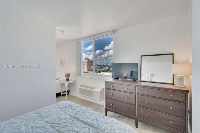 Building Photo - 1255 Collins Ave