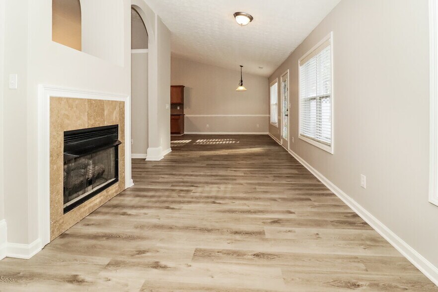 Building Photo - 949 Simonton Glen Dr SE