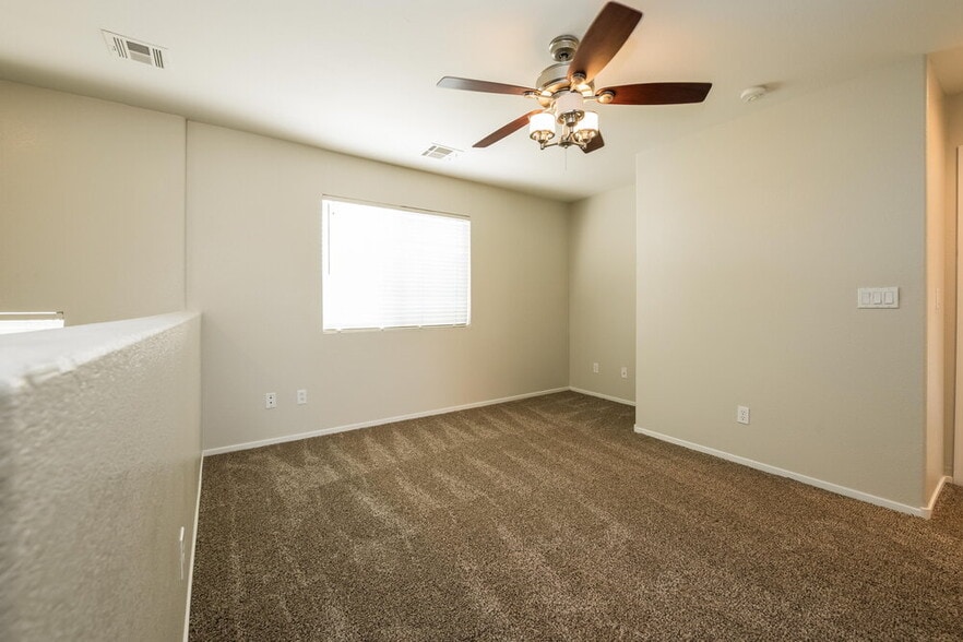 Building Photo - 1240 Maple Pines Ave