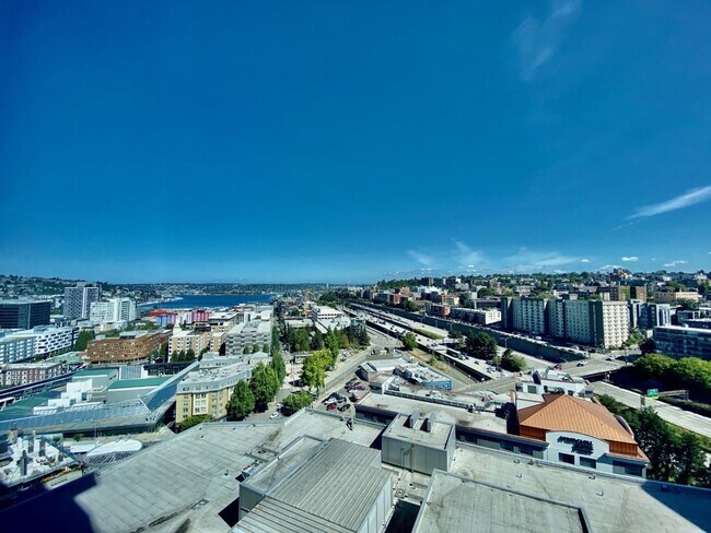 Building Photo - 2Bd/2Ba Seattle Condo