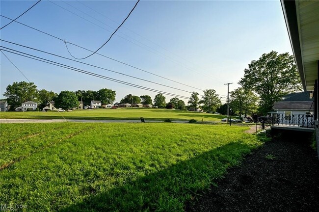 Building Photo - 357 E Paige Ave