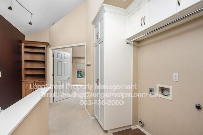 Building Photo - 3531 S Kelly Ave