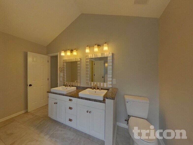 Building Photo - 713 Trailing Rock Dr
