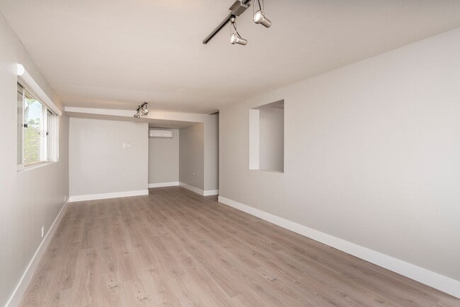 Building Photo - Central Phoenix Rental