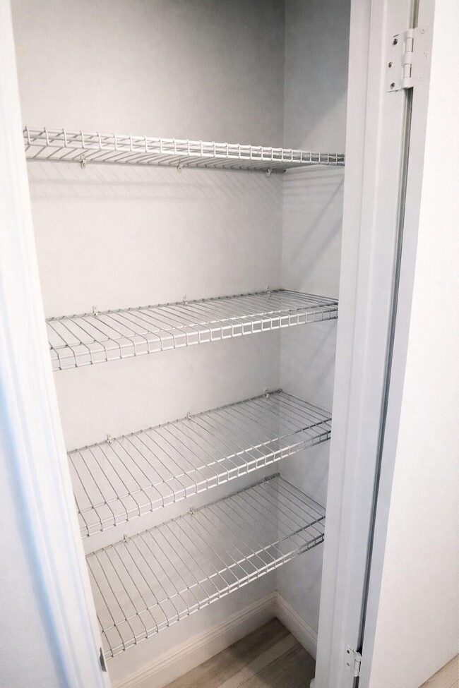 Building Photo - 6521 Bay Club Dr