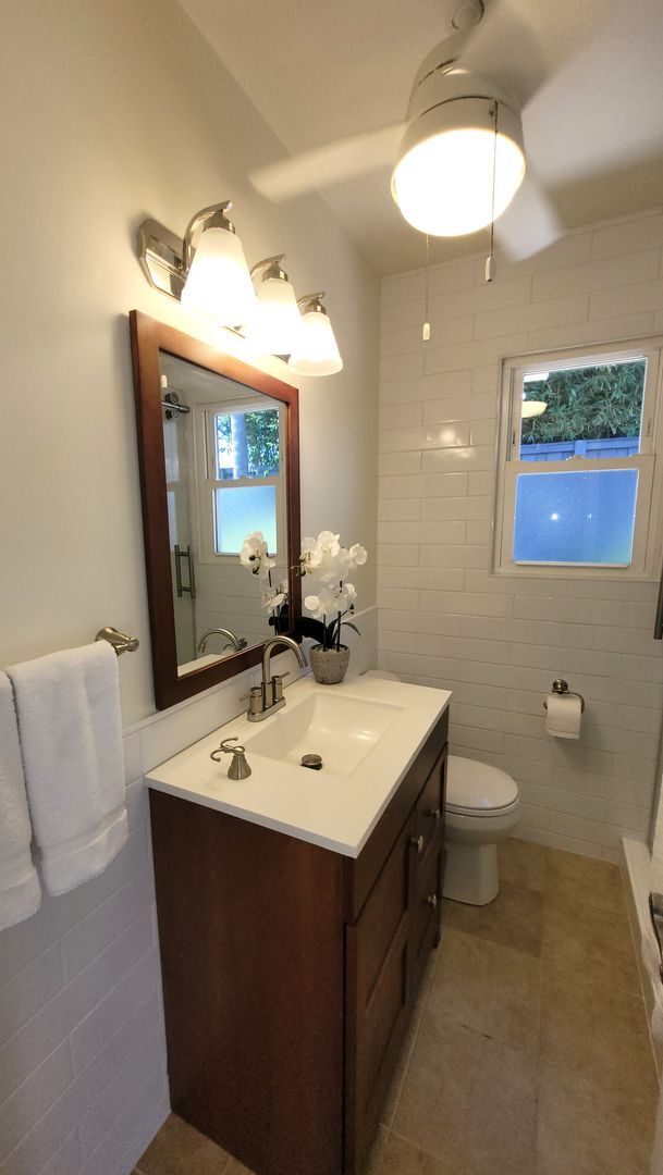 Building Photo - Stunning remodel in ideal location!