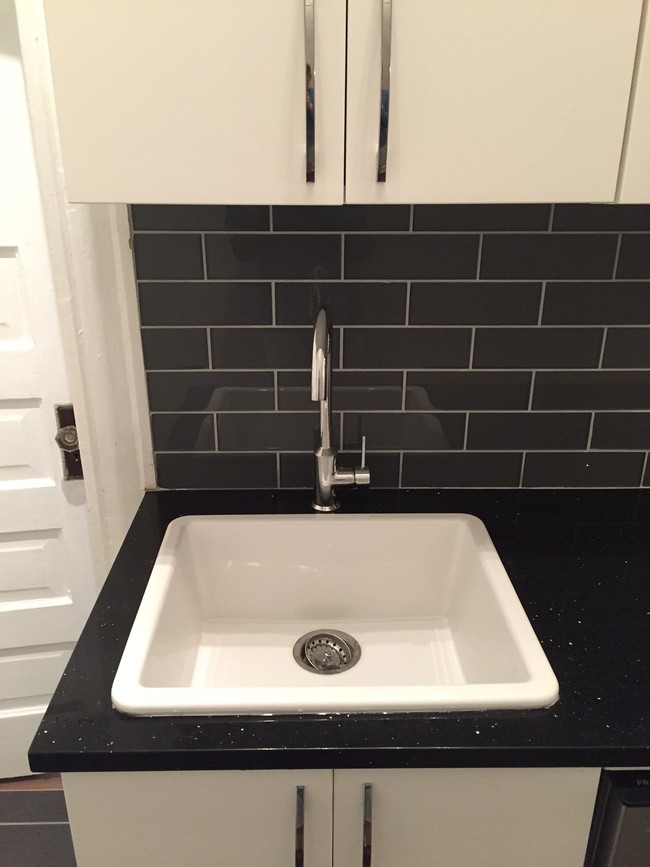 Quartz stone countertops - 761 Monroe Dr NE