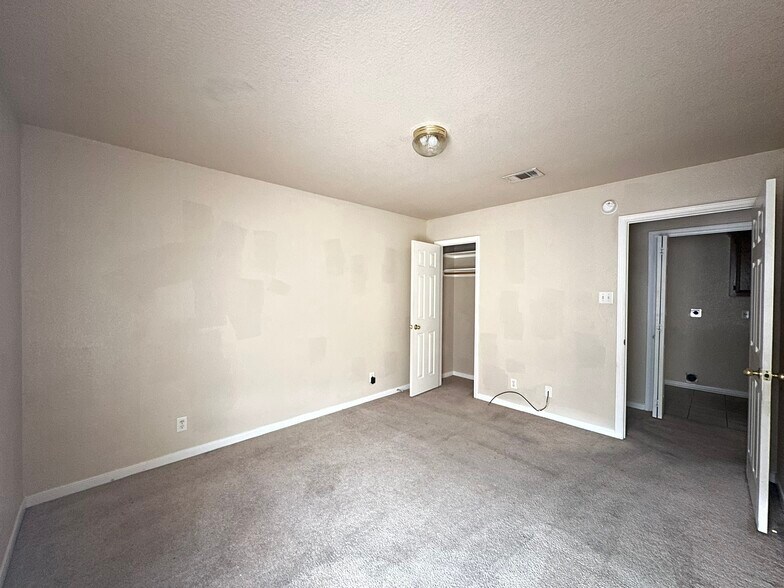 Building Photo - 1412 Van Zanten Ct