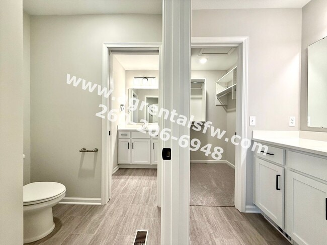 Building Photo - 3 Bedroom/ 1.5 Bath