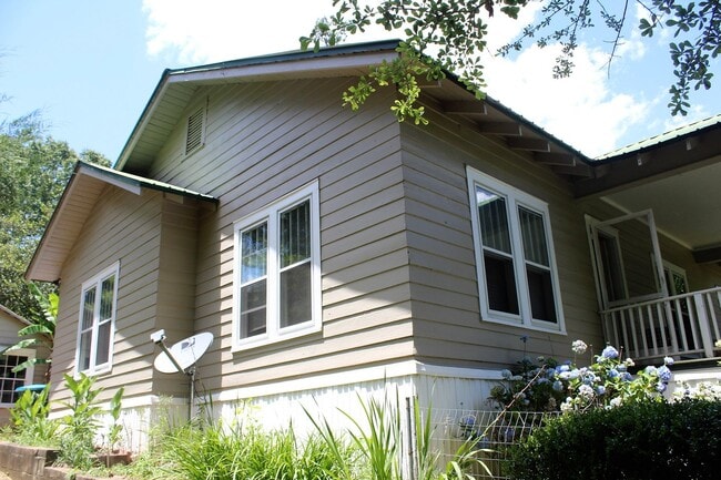 Building Photo - 3/1 Hilltop Cottage