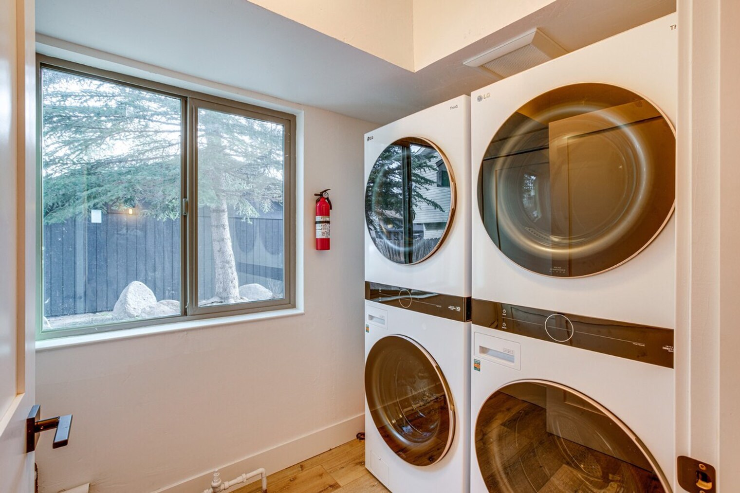 Building Photo - 574 Danube Dr