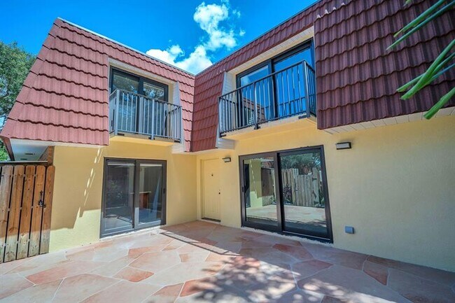 Building Photo - 9919 NW 6th Ct